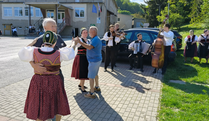 17. fotografia fotogalérie Kultúra / Stavanie mája na 1. mája