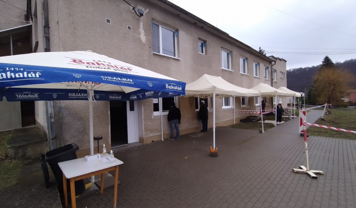 4. fotografia fotogalérie Oznamy OcÚ / Testovanie obyvateľov na COVID-19 v obci KYSAK