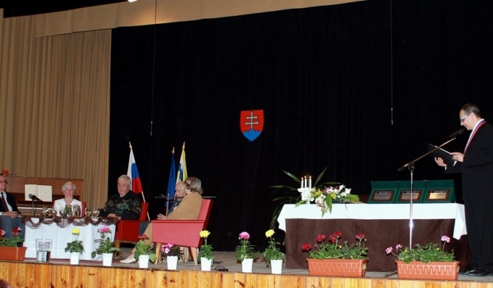 13. fotografia fotogalérie Udeľovanie ocenení  Čestný občan obce 16.5.2014