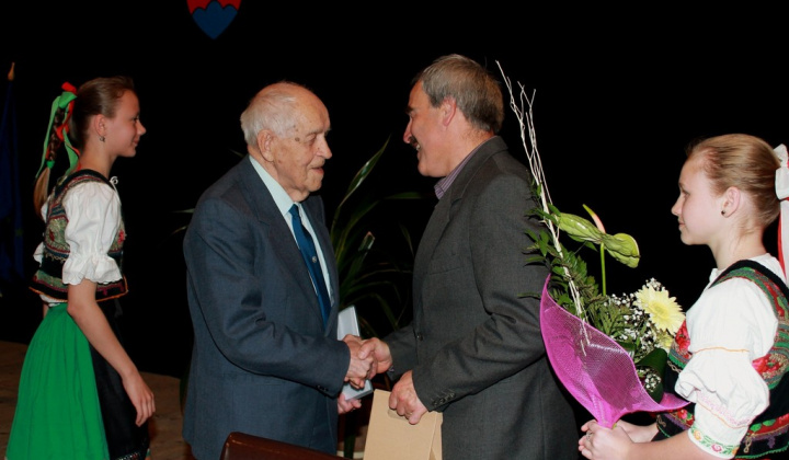 39. fotografia fotogalérie Udeľovanie ocenení  Čestný občan obce 16.5.2014