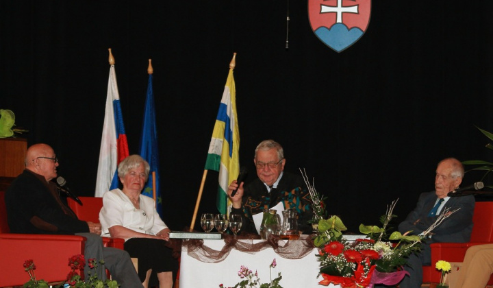 54. fotografia fotogalérie Udeľovanie ocenení  Čestný občan obce 16.5.2014