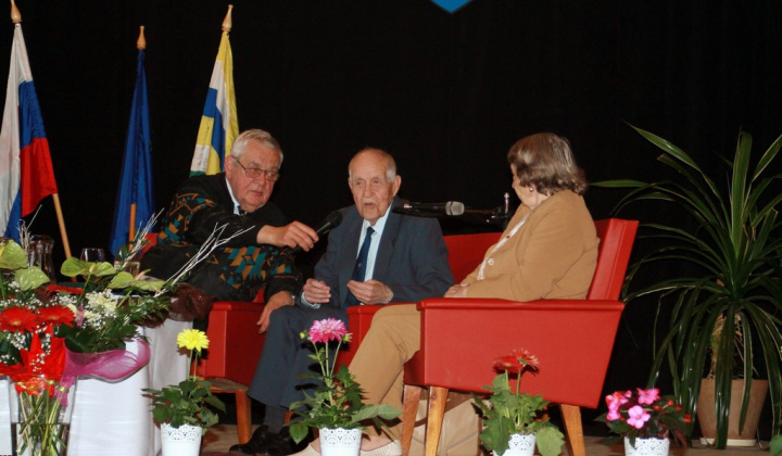 69. fotografia fotogalérie Udeľovanie ocenení  Čestný občan obce 16.5.2014