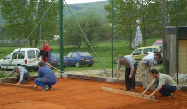 12. fotografia fotogalérie Brigáda na tenisových kurtoch.