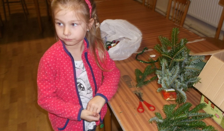 4. fotografia fotogalérie Kultúra / Tvorivé dielne – príprava vianočnej výzdoby  
