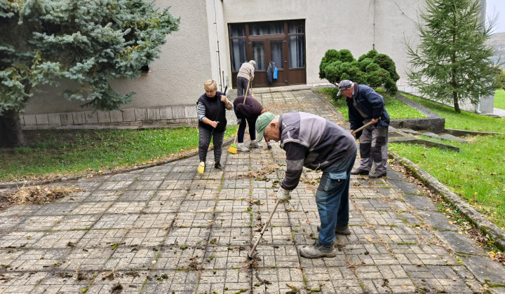 1. fotografia fotogalérie Jednota dôchodcov / Brigáda na cintoríne 16.10.2025 - foto