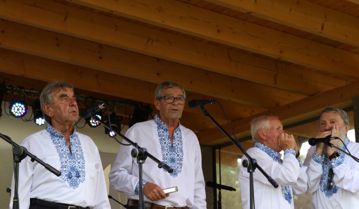 4. fotografia fotogalérie Kysackí harmonikári / Kysackí harmonikári v programe DOVIDENIA L