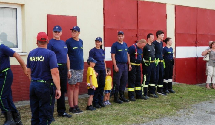 9. fotografia fotogalérie Hasičský zbor / Prevzatie hasičského auta