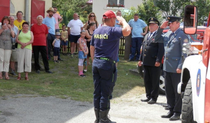 12. fotografia fotogalérie Hasičský zbor / Prevzatie hasičského auta