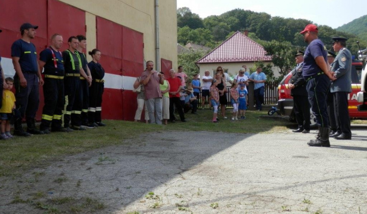 17. fotografia fotogalérie Hasičský zbor / Prevzatie hasičského auta