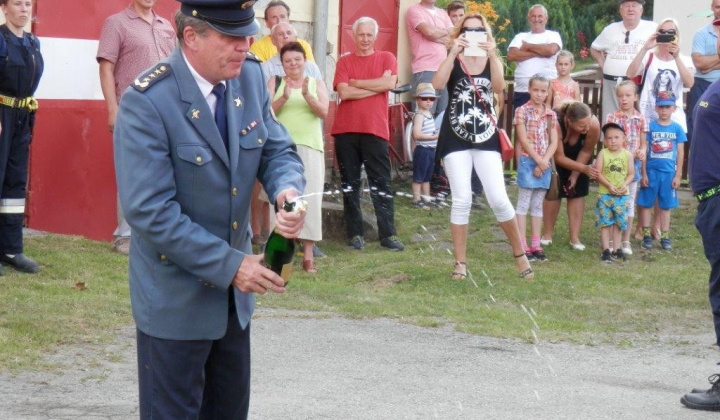 22. fotografia fotogalérie Hasičský zbor / Prevzatie hasičského auta