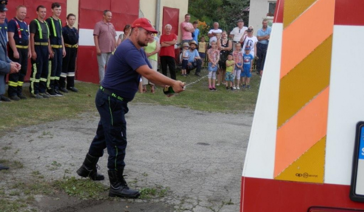 23. fotografia fotogalérie Hasičský zbor / Prevzatie hasičského auta