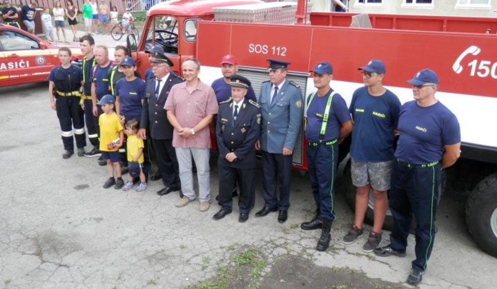 24. fotografia fotogalérie Hasičský zbor / Prevzatie hasičského auta