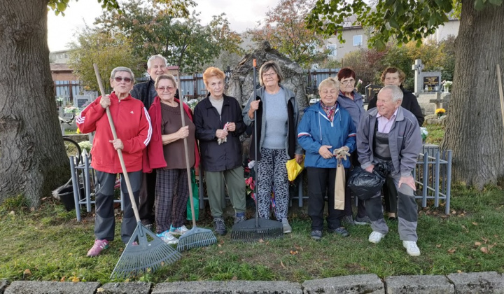 1. fotografia fotogalérie Jednota dôchodcov / Jesenná Brigáda ZO JDS na cintorínoch 