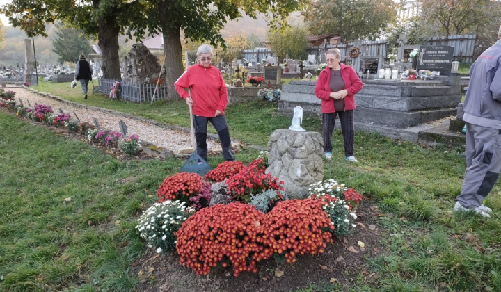 4. fotografia fotogalérie Jednota dôchodcov / Jesenná Brigáda ZO JDS na cintorínoch 