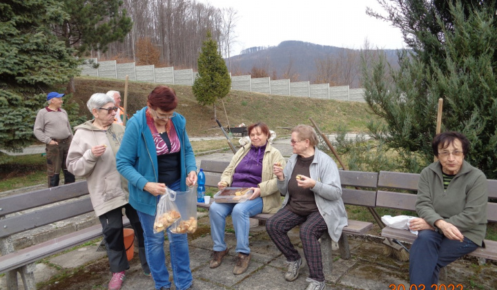 13. fotografia fotogalérie Jednota dôchodcov / Brigáda ZO JDS na cintorínoch 30.3.2022