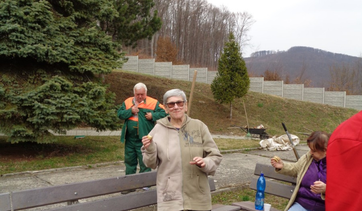 14. fotografia fotogalérie Jednota dôchodcov / Brigáda ZO JDS na cintorínoch 30.3.2022