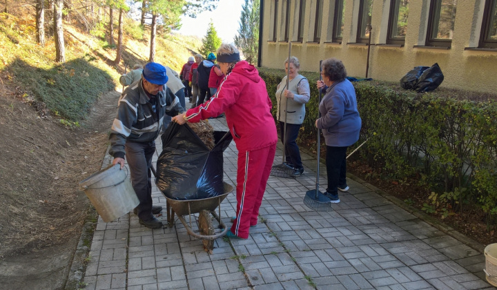 1. fotografia fotogalérie Jednota dôchodcov / Brigáda na upratovaní cintorínov