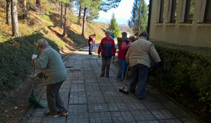 2. fotografia fotogalérie Jednota dôchodcov / Brigáda na upratovaní cintorínov