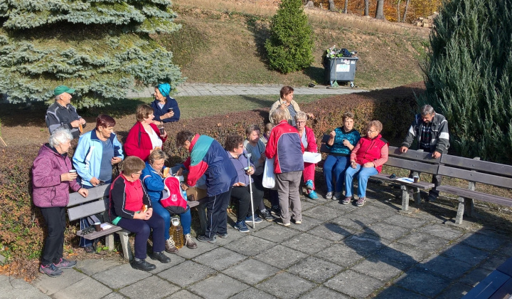 8. fotografia fotogalérie Jednota dôchodcov / Brigáda na upratovaní cintorínov
