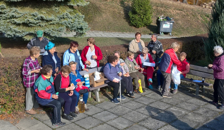 9. fotografia fotogalérie Jednota dôchodcov / Brigáda na upratovaní cintorínov