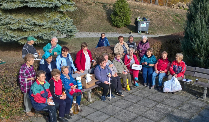 10. fotografia fotogalérie Jednota dôchodcov / Brigáda na upratovaní cintorínov