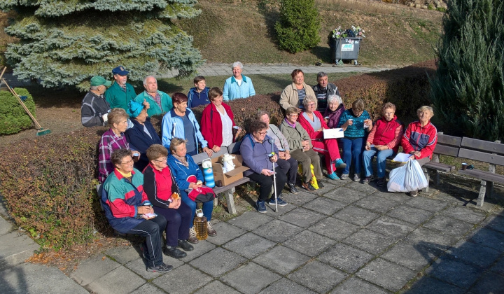 11. fotografia fotogalérie Jednota dôchodcov / Brigáda na upratovaní cintorínov