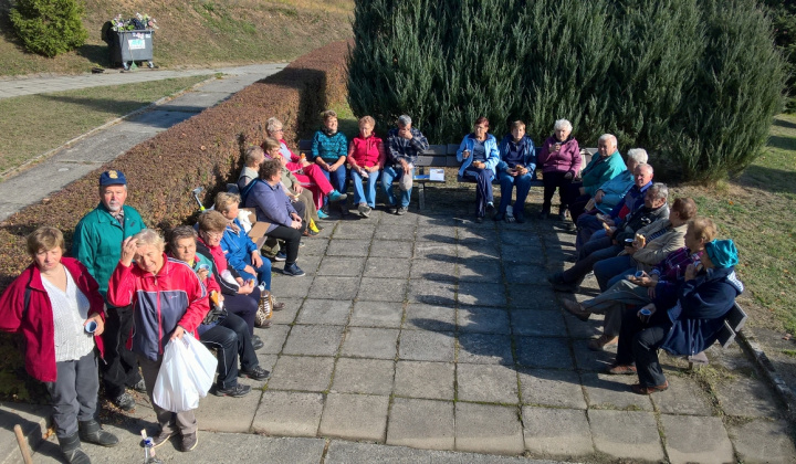 13. fotografia fotogalérie Jednota dôchodcov / Brigáda na upratovaní cintorínov