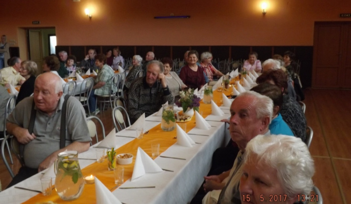 32. fotografia fotogalérie Jednota dôchodcov / oslava Dňa matiek