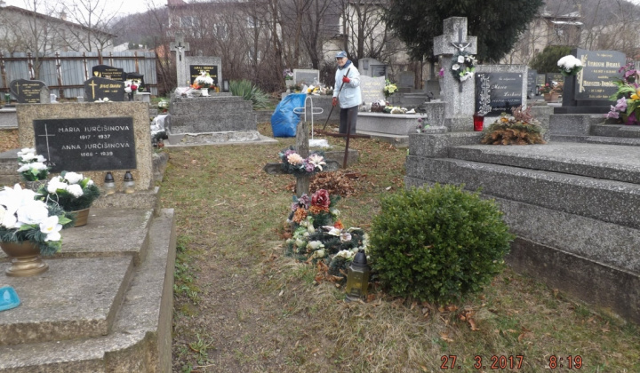 2. fotografia fotogalérie Jednota dôchodcov / Brigáda na upratovaní cintorínov