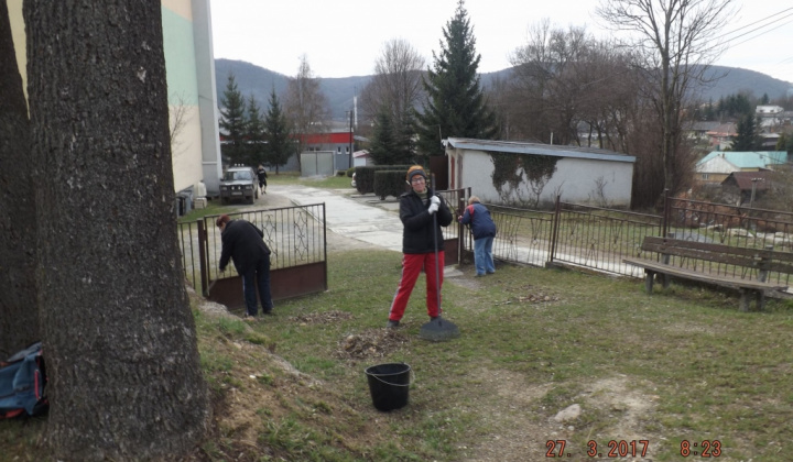 6. fotografia fotogalérie Jednota dôchodcov / Brigáda na upratovaní cintorínov