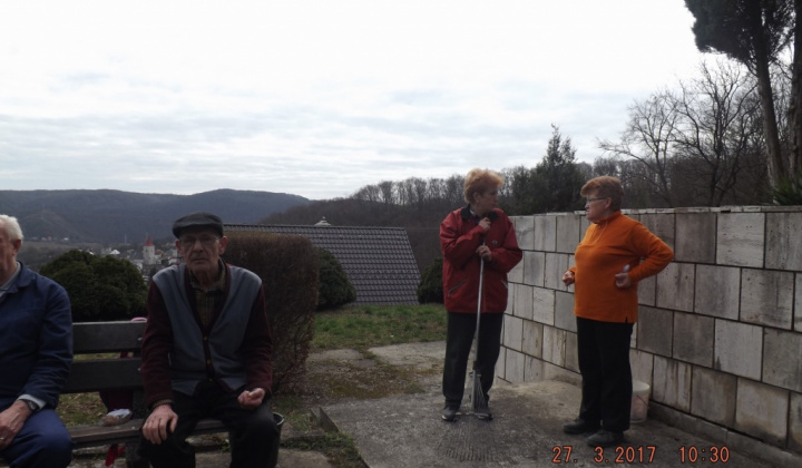 7. fotografia fotogalérie Jednota dôchodcov / Brigáda na upratovaní cintorínov