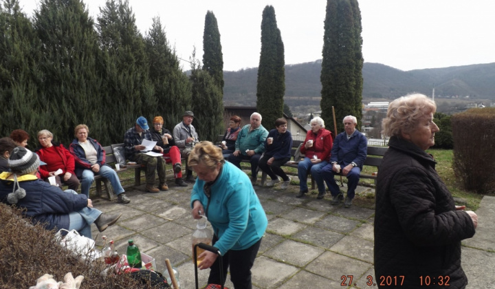 8. fotografia fotogalérie Jednota dôchodcov / Brigáda na upratovaní cintorínov