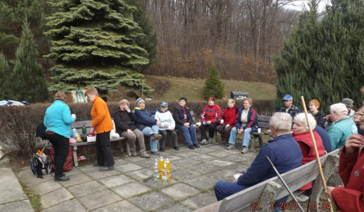 12. fotografia fotogalérie Jednota dôchodcov / Brigáda na upratovaní cintorínov