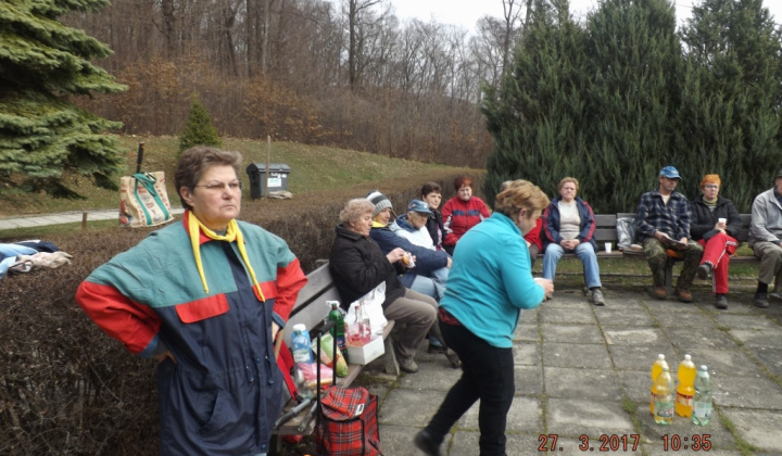 14. fotografia fotogalérie Jednota dôchodcov / Brigáda na upratovaní cintorínov