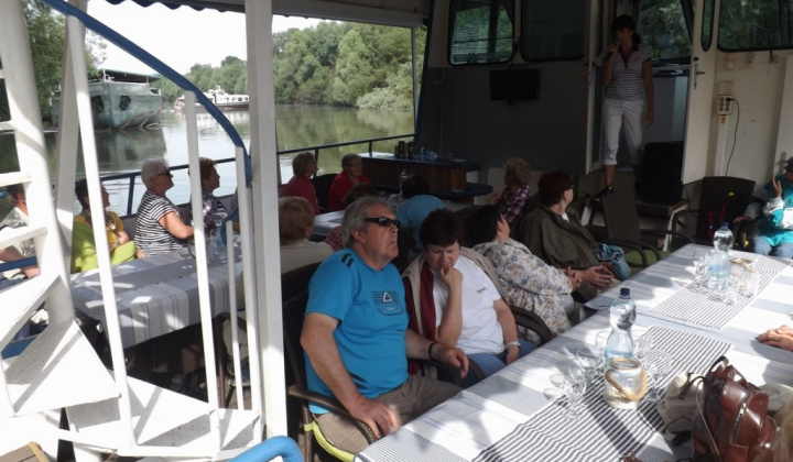 12. fotografia fotogalérie Jednota dôchodcov / Plavba po Bodrogu