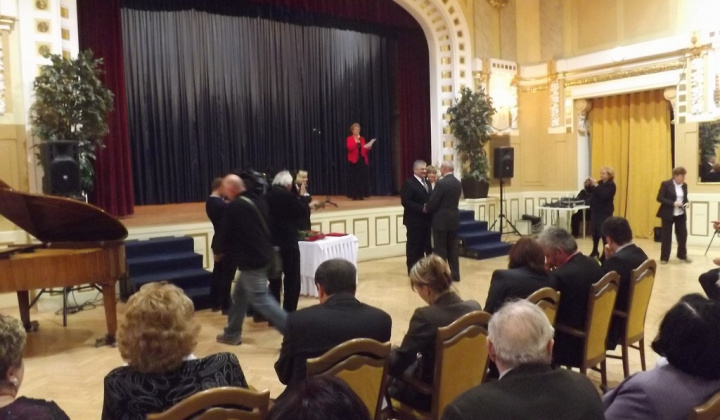 24. fotografia fotogalérie Jednota dôchodcov / ZO Kysak u ministra