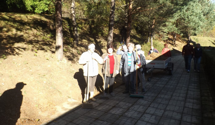 19. fotografia fotogalérie Jednota dôchodcov / Brigáda na cintorínoch