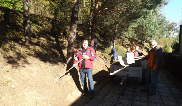 26. fotografia fotogalérie Jednota dôchodcov / Brigáda na cintorínoch