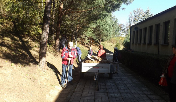 27. fotografia fotogalérie Jednota dôchodcov / Brigáda na cintorínoch