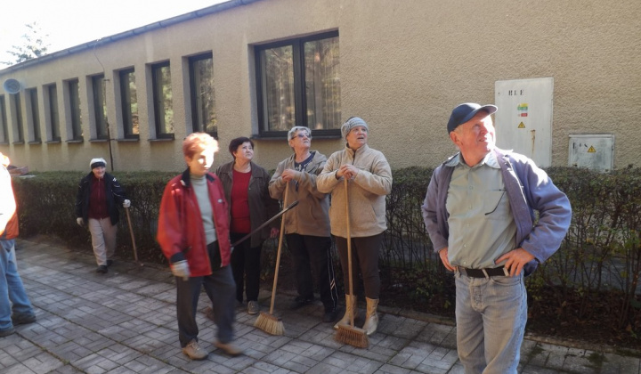 30. fotografia fotogalérie Jednota dôchodcov / Brigáda na cintorínoch