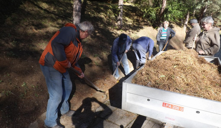 34. fotografia fotogalérie Jednota dôchodcov / Brigáda na cintorínoch
