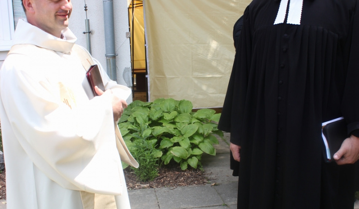 1. fotografia fotogalérie Cirkevné oznamy / Vystúpenie cirkevných zborov na dni obce Trebe