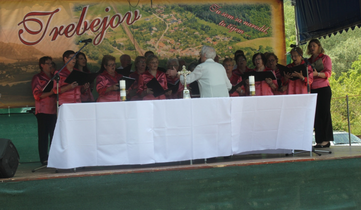 2. fotografia fotogalérie Cirkevné oznamy / Vystúpenie cirkevných zborov na dni obce Trebe