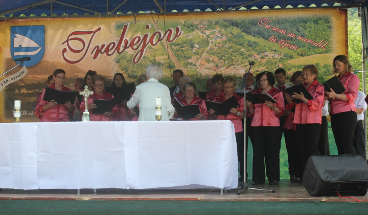 3. fotografia fotogalérie Cirkevné oznamy / Vystúpenie cirkevných zborov na dni obce Trebe