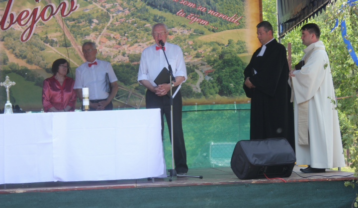 8. fotografia fotogalérie Cirkevné oznamy / Vystúpenie cirkevných zborov na dni obce Trebe