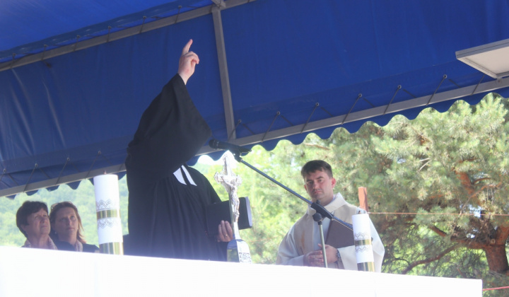 14. fotografia fotogalérie Cirkevné oznamy / Vystúpenie cirkevných zborov na dni obce Trebe