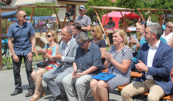 27. fotografia fotogalérie Cirkevné oznamy / Vystúpenie cirkevných zborov na dni obce Trebe
