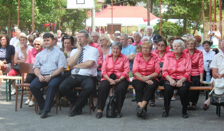 37. fotografia fotogalérie Cirkevné oznamy / Vystúpenie cirkevných zborov na dni obce Trebe
