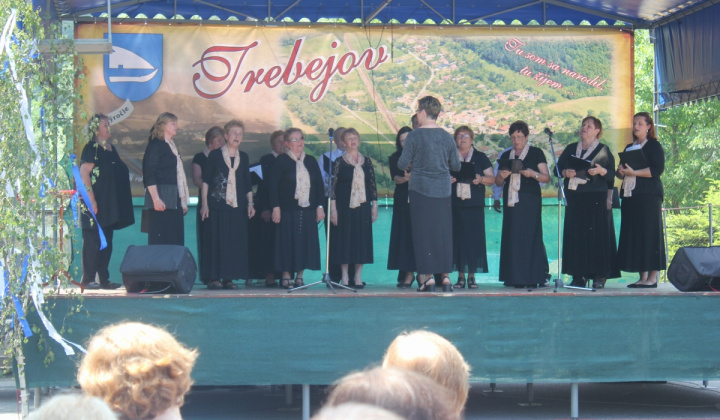 40. fotografia fotogalérie Cirkevné oznamy / Vystúpenie cirkevných zborov na dni obce Trebe