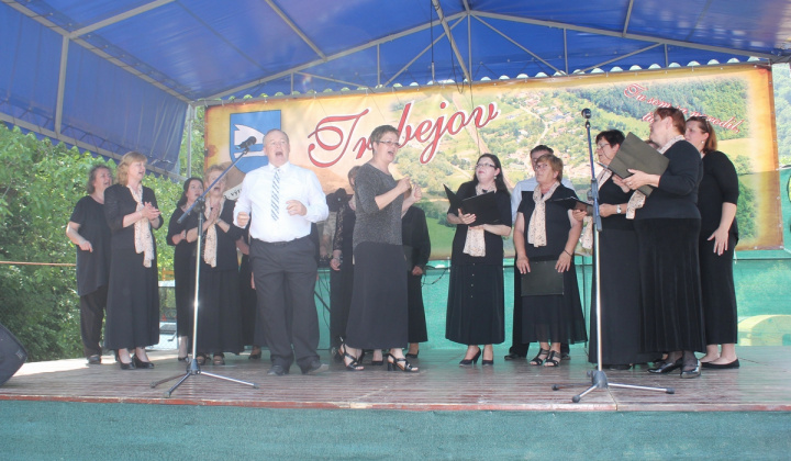44. fotografia fotogalérie Cirkevné oznamy / Vystúpenie cirkevných zborov na dni obce Trebe